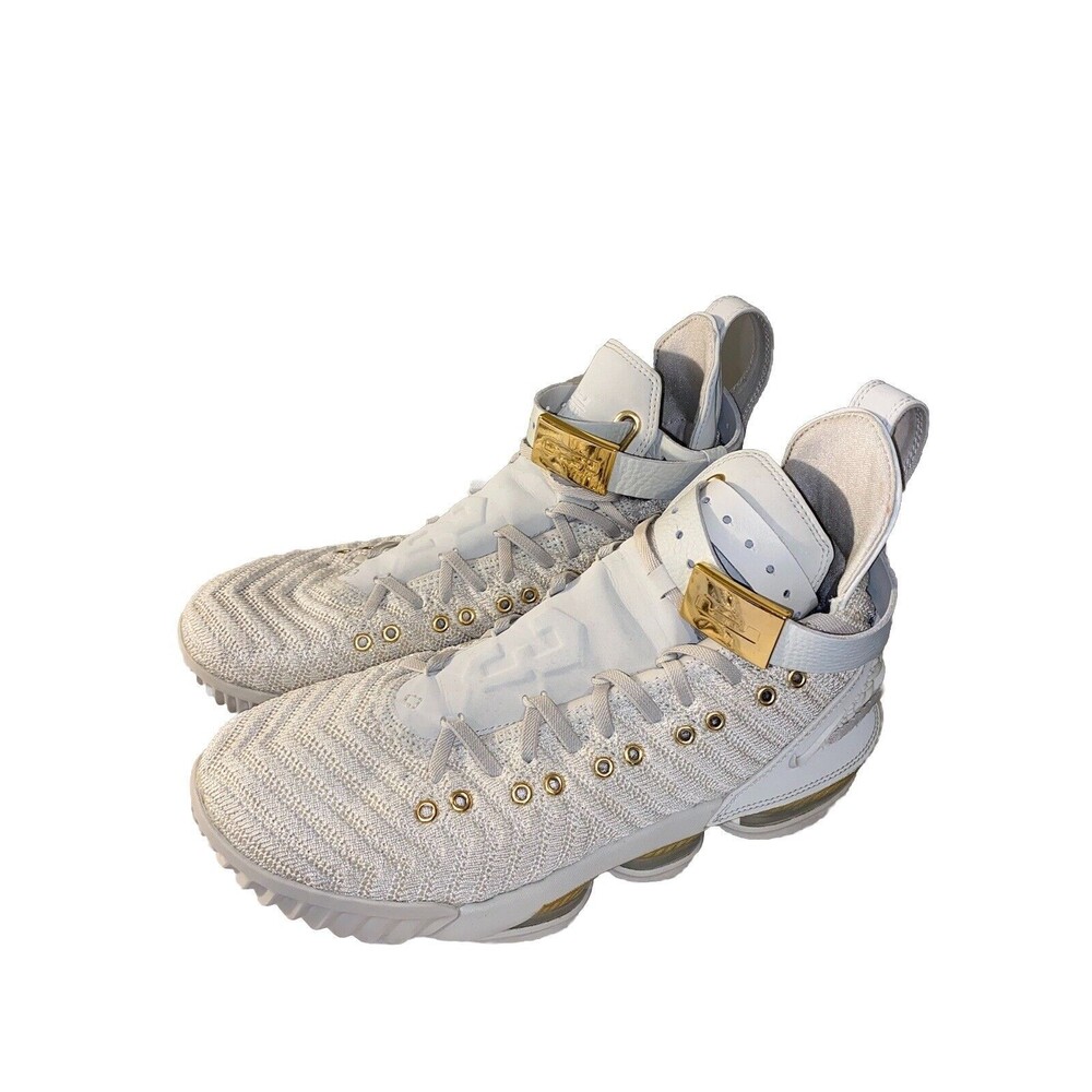 Women’s Size 9.5 Nike HFR LeBron 16 EUC clean